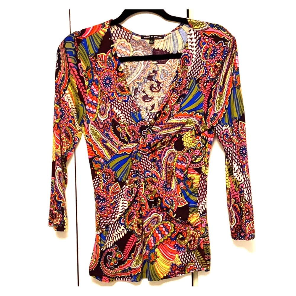 Cable & Gauge V-Neck Multi Color Top